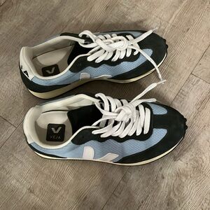 Veja Branco Blue